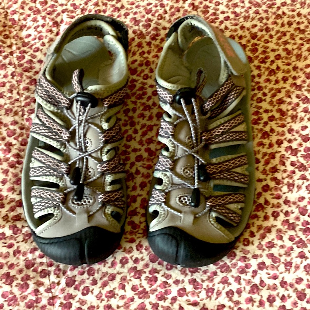 Ziitop water proof hiking shoes. New condition never worn
